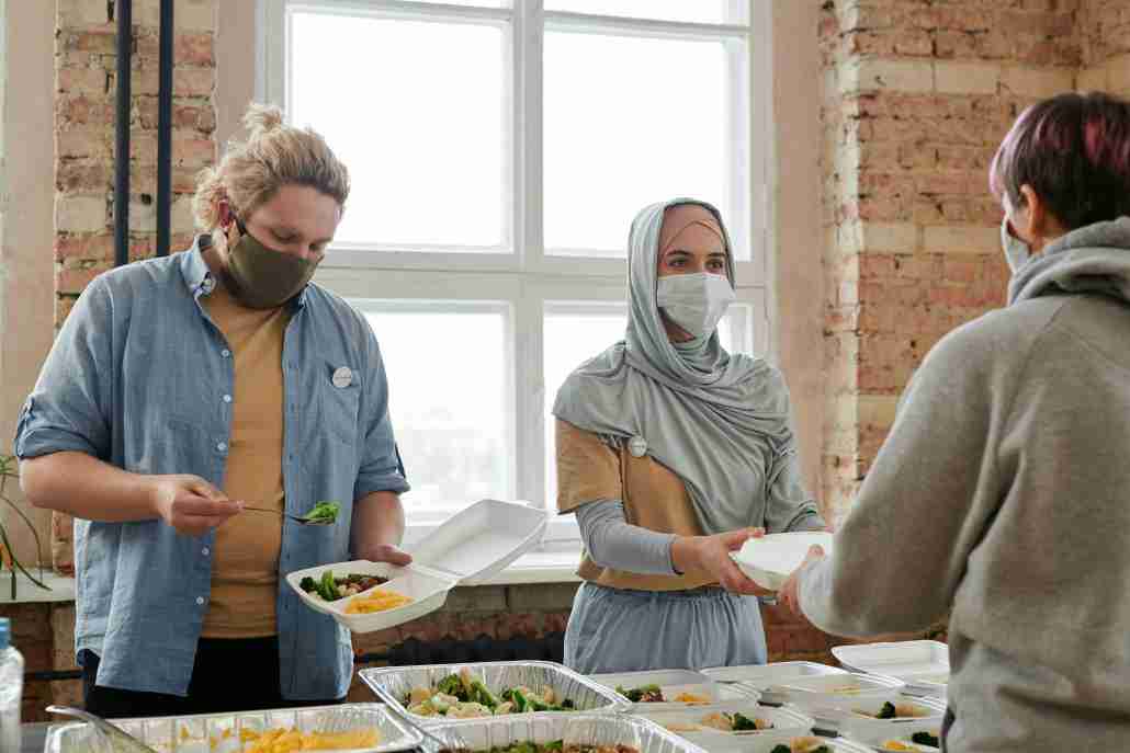 volunteers-food